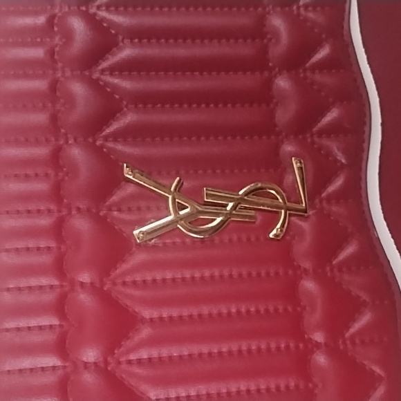 Luxurious Red Quilted Shoulder Bag - Picture 5 of 5